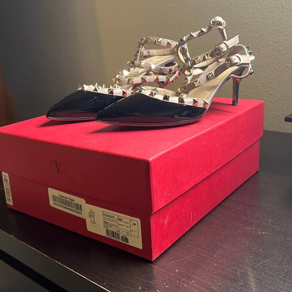 Valentino Patent Leather Black Rockstud 38.5 shoes ankle strap with kitten heel
